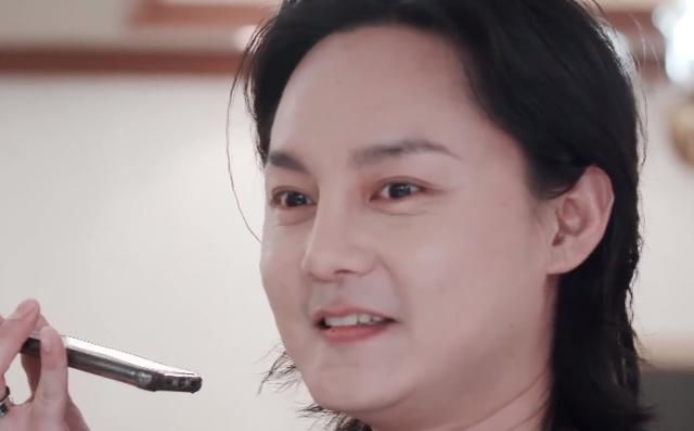 尹正近照脸部圆润似发面馒头脖子胖出几层游泳圈网友太辣眼