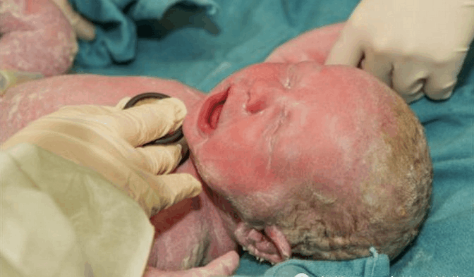 娃长得丑发愁?别担心,有这5个特征,将来颜值不会低