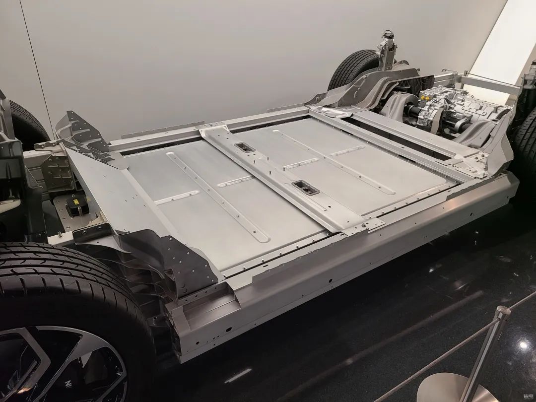 曾夸下海口的蔚来 新发布的100kwh电池包还真不错!-新浪汽车