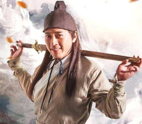 54岁令狐冲近照沧桑白发明显皱纹多结婚11年无儿无女