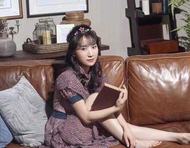 李念嫁富豪晒豪宅,对儿子太宠爱了,玩具从地面堆到天花板