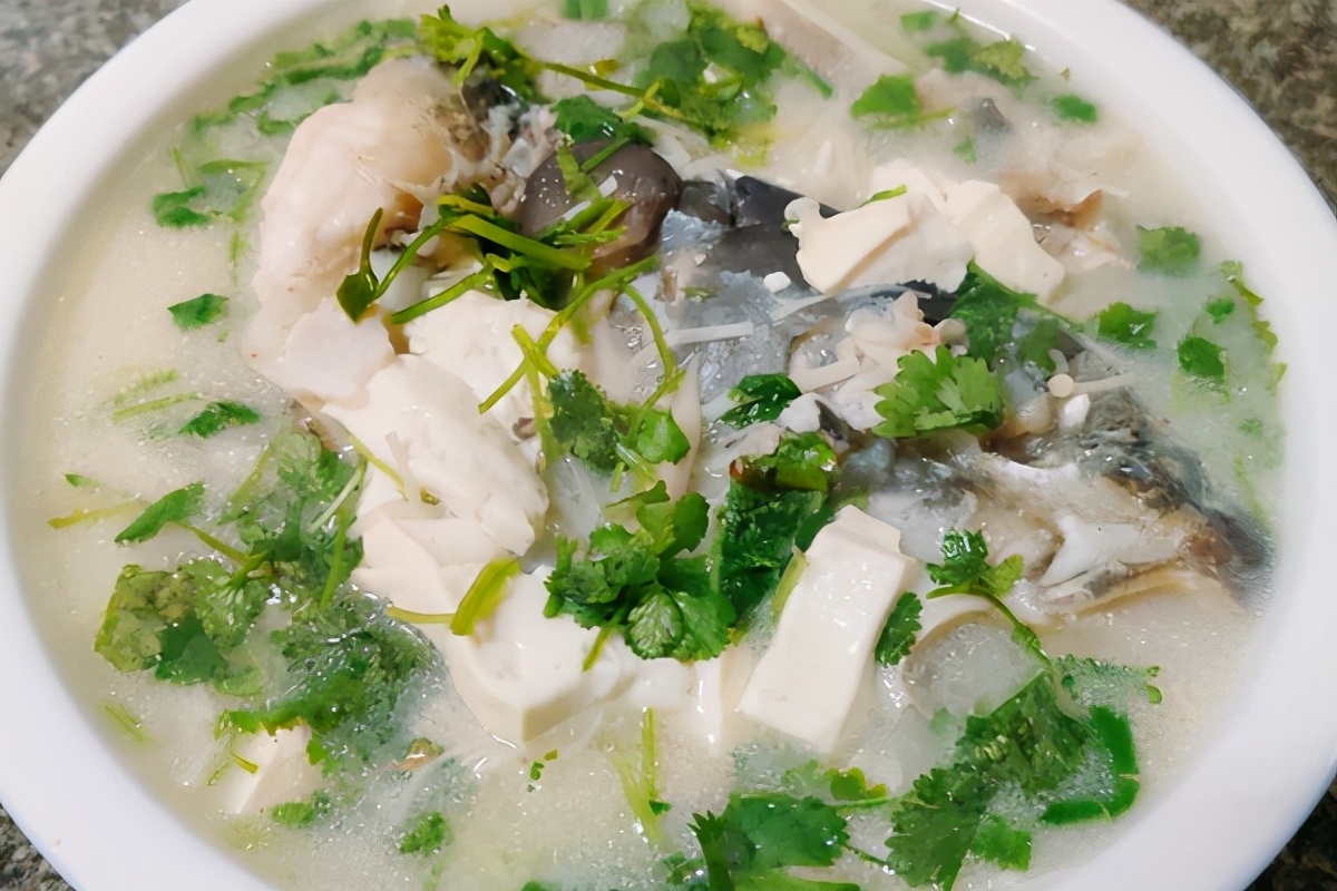 炖鱼头豆腐汤记住2放3不放鱼汤没有腥味汤奶白特别鲜