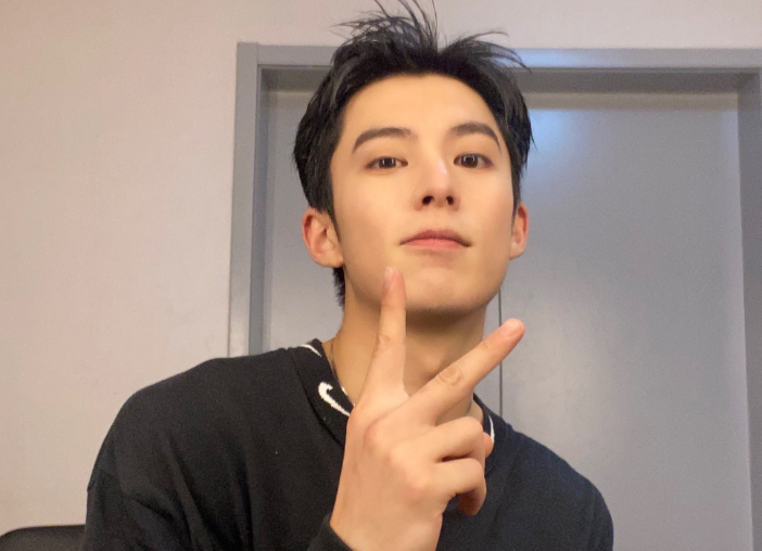 王鹤棣为虞书欣庆生,却意外曝光新剧来袭,又是年度黑马剧了