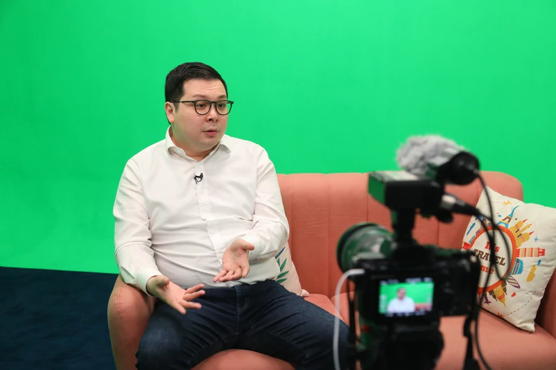 83岁百亿富豪怕被争产一生未婚,大女儿接管生意,儿子们很佛系|赵世曾