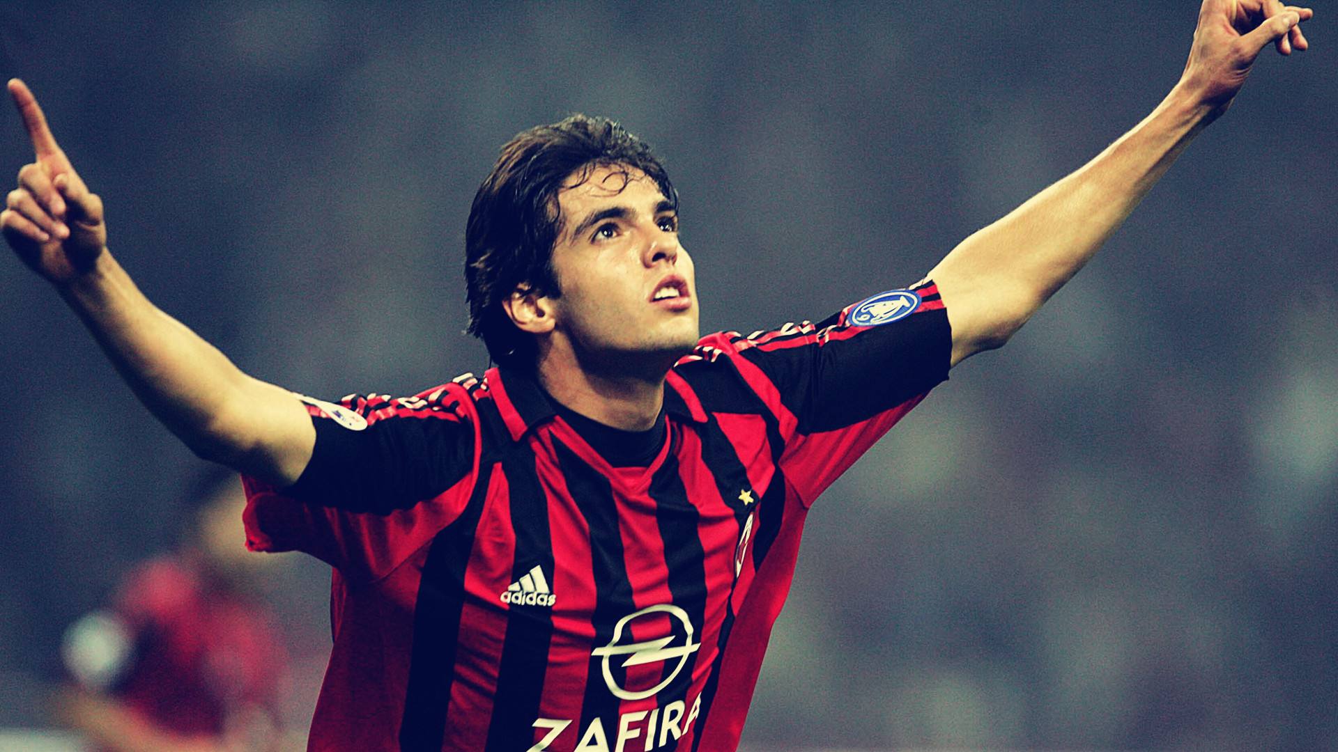 红黑军团的历史传承,宝剑锋从磨砺出,百年豪强也曾在解散边缘试探