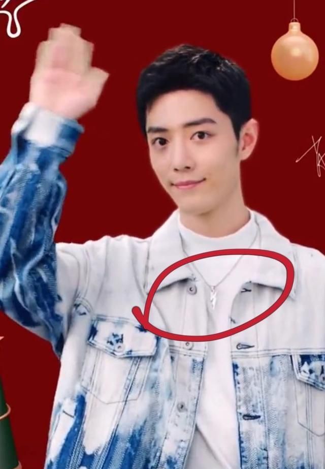 太甜了!肖战戴王一博同款"项链",大方录视频不避讳