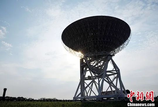 位于上海佘山脚下的65米口径射电望远镜，是目前亚洲最大的可转射电望远镜，在我国的嫦娥探月工程、火星探测等一系列重要的深空探测任务中都有它的身影。图源：孙自法