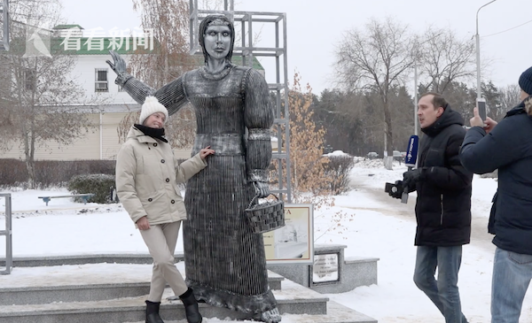 俄罗斯雕像太恐怖吓哭小孩 建成仅3天就被拆除