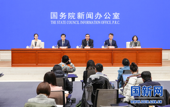 国新办：中国成年人平均身高男性近1米7、女性158cm；抑郁症和焦虑症患病率接近7%……休闲区蓝鸢梦想 - Www.slyday.coM