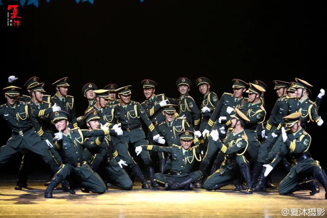 10万播放量超帅军旅舞蹈《我们都是亲兄弟》