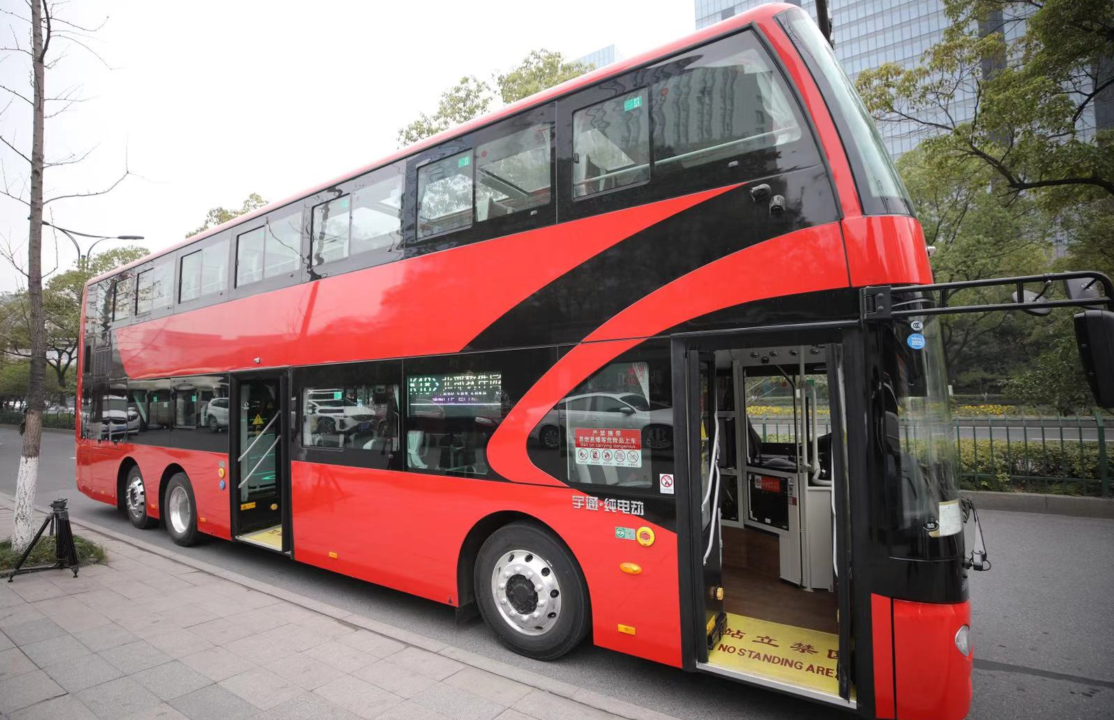 12月23日,杭州公交集团"官宣"了:杭州引进了6辆双层巴士,预计明年上路