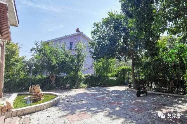 当时保定领先的"富人区"就是金霞别墅小区,当时很多人都还在考虑是否