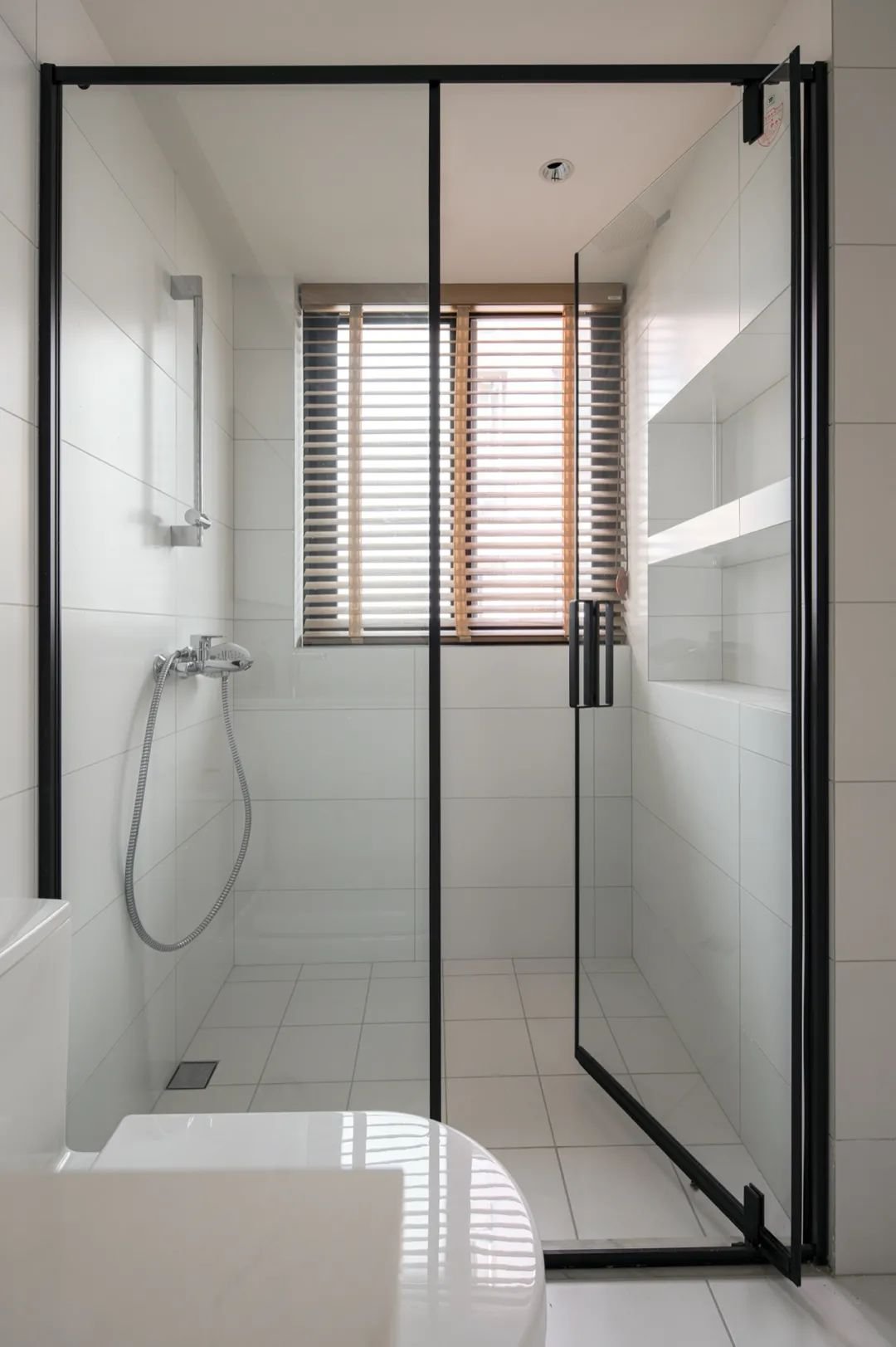 窄框玻璃淋浴房