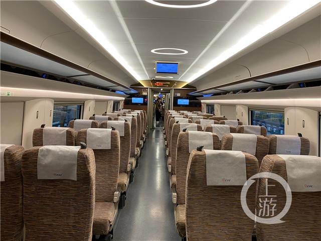 vlog丨西南地区首次配属的cr400af"复兴号"上游小姐