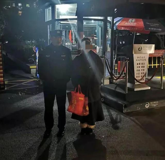 你的命就值200？生活不易也不能拿生命开玩笑！民警12楼飞扑救下轻生女子休闲区蓝鸢梦想 - Www.slyday.coM