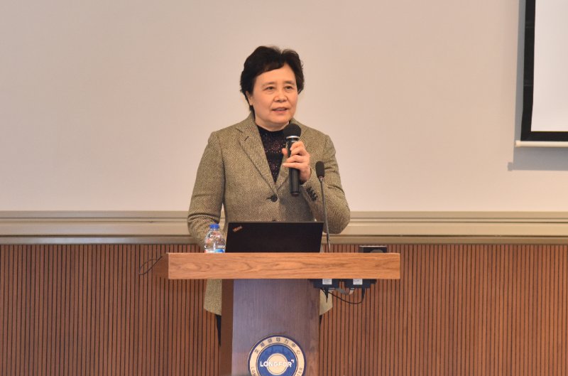 会上,郭媛,张葵阳,樊洁,刘大华一同为烟台市全科医学质量控制中心揭牌