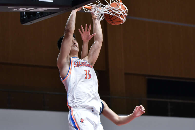 四川男篮93:73大胜南京同曦,朱松玮完成扣篮.