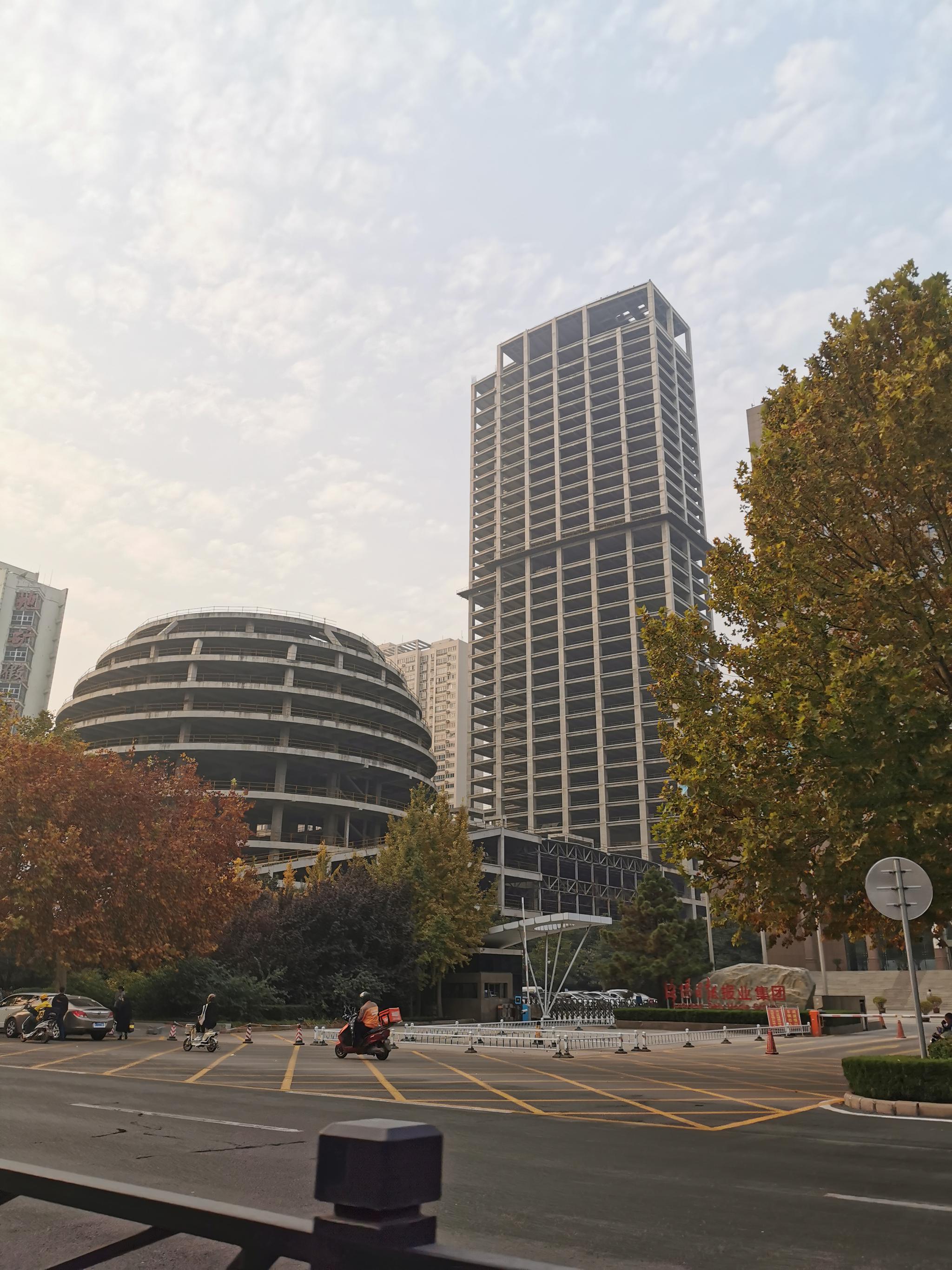 洛阳市中心地带一商务楼烂尾五年,目前仍未确定重整投资人