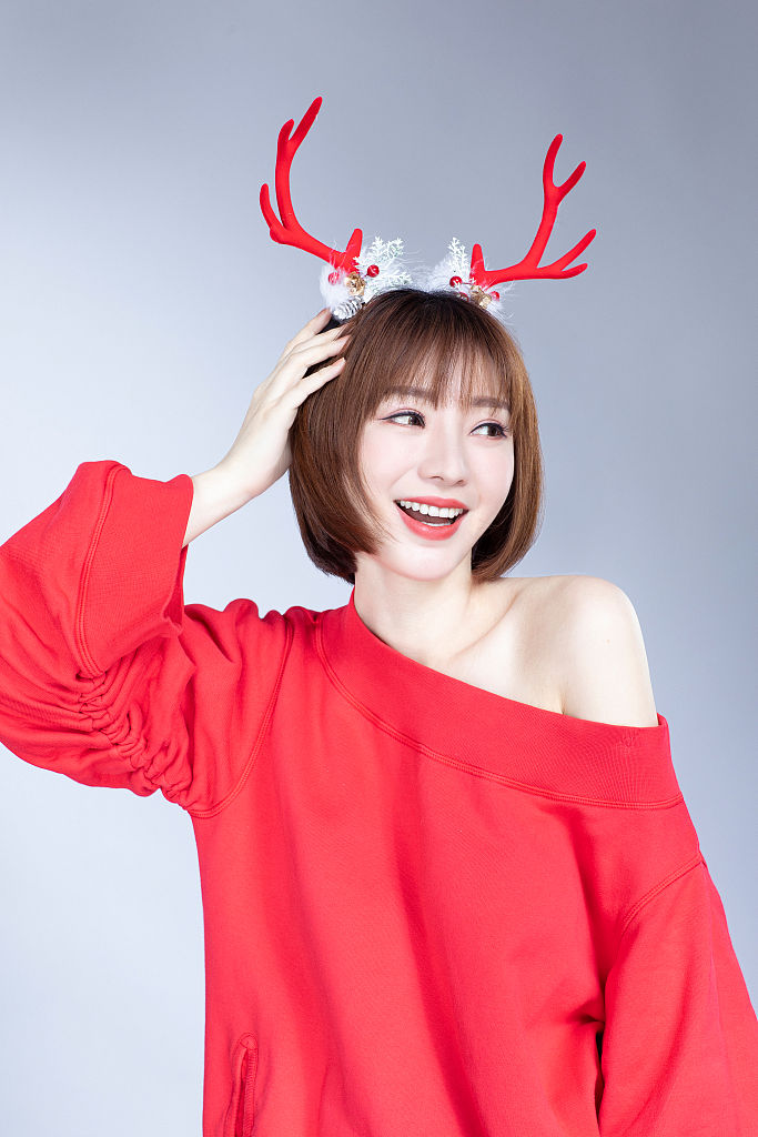 正文       2020年12月24日讯,近日,柳岩拍摄了一组圣诞写真,她身穿