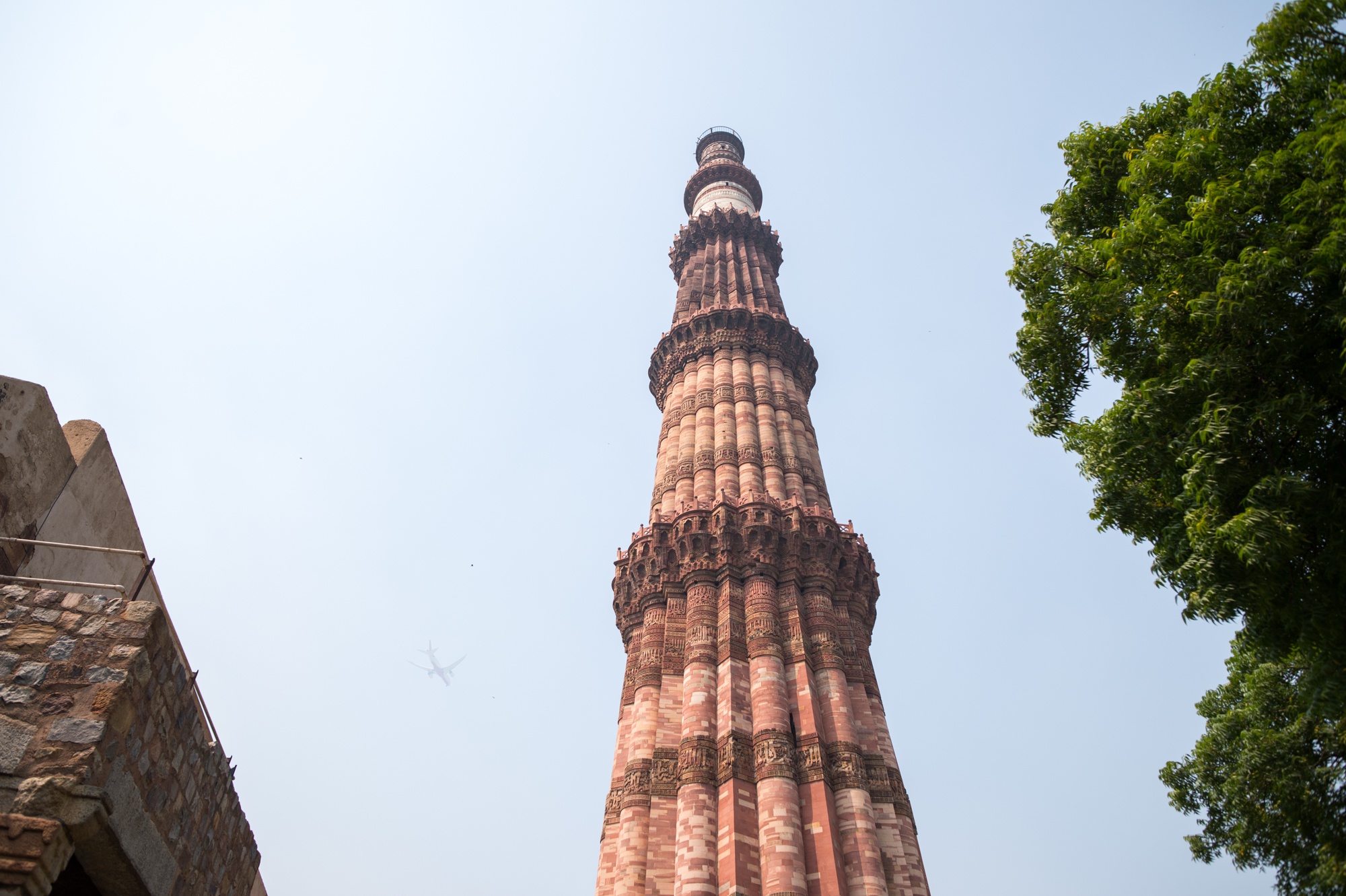 印度藏着一座通天巨塔,世界上最美的石塔之一,屹立800年不倒