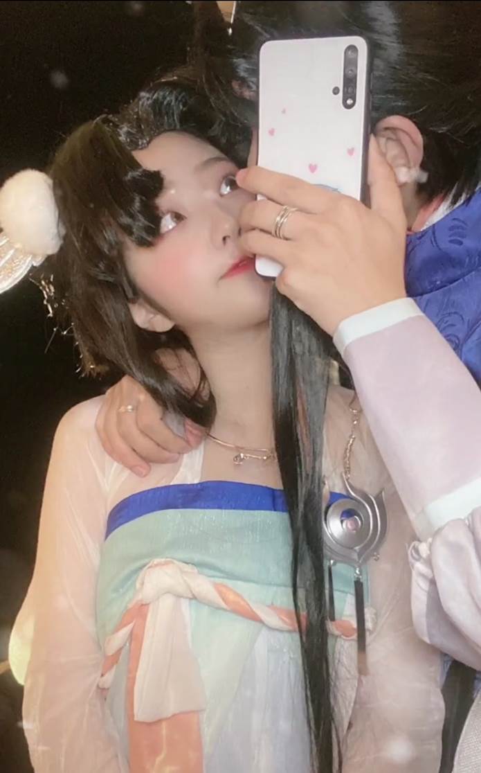 总裁小娇妻郝一点被围攻,cos嫦娥成笑话,拿10年coser身份压人?