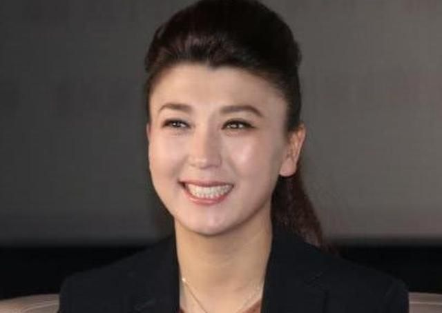 她拒绝赵本山,低调嫁小沈阳恩人,如今48岁成这样|赵本山|闫学晶|林越