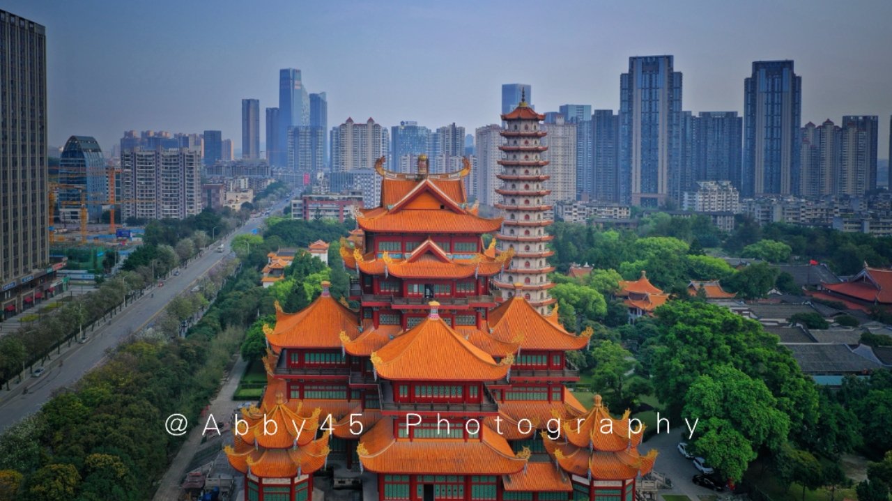 福建省会被称为"有福之州",是传奇榕城,更是泡在温泉里的城市