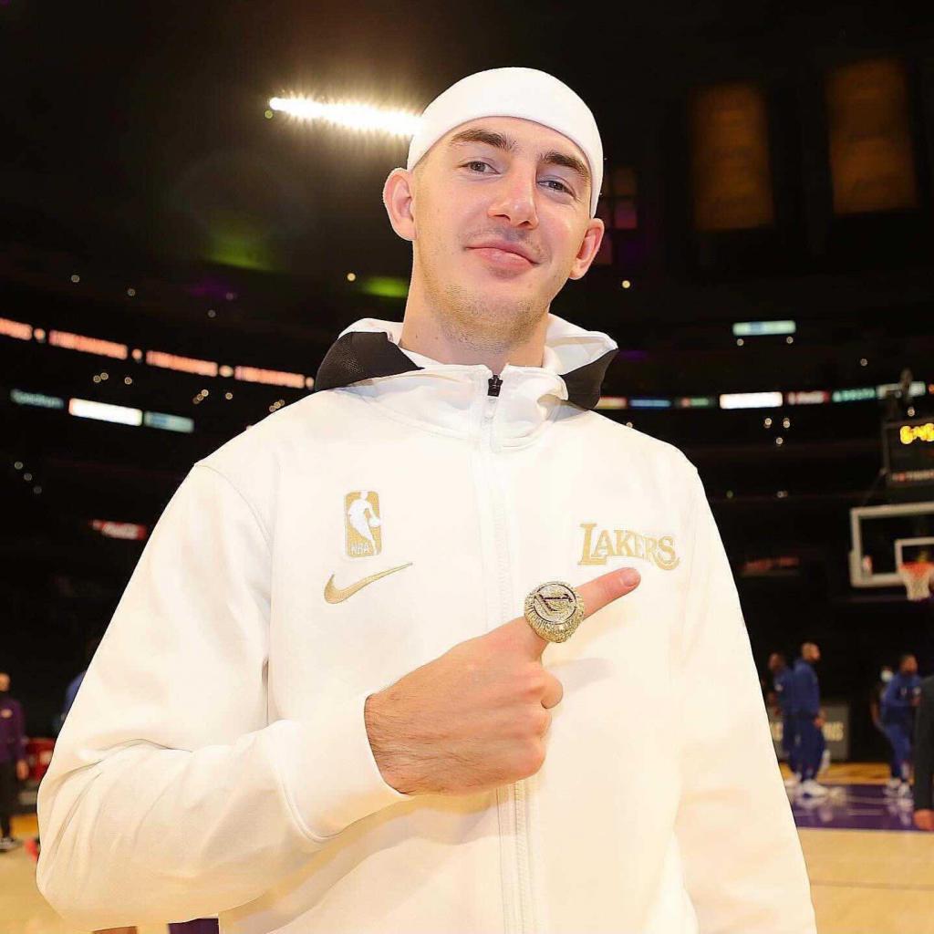 卡鲁索晒戴冠军戒指照:无法找到太多言语来描述这种感觉