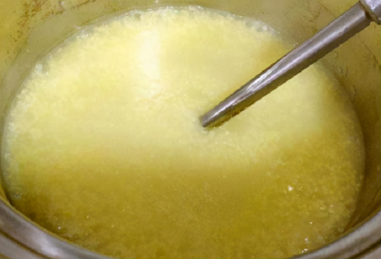 熬小米粥直接下锅可不行学会这3招粥香浓稠有米油