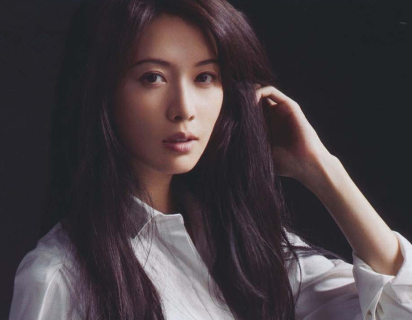 36岁林志玲活动生图照,没有了工作室帮忙修图,备孕状态一目了然