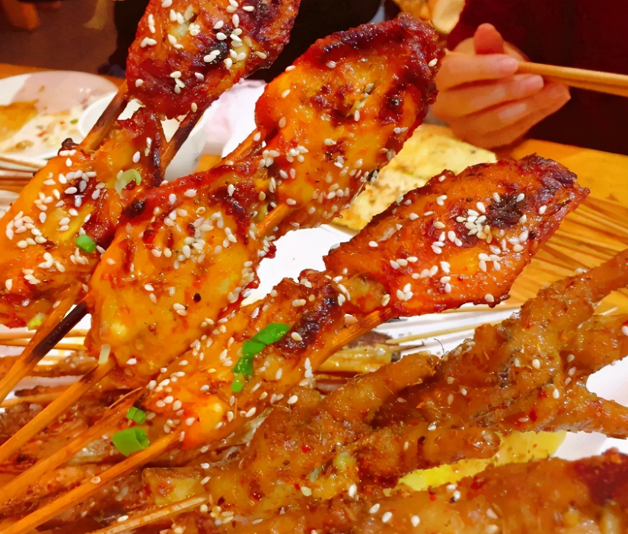 出来的鸡翅香,阳仔虽说是个南方人,但我就特别喜欢吃东北的碳烤鸡翅呢