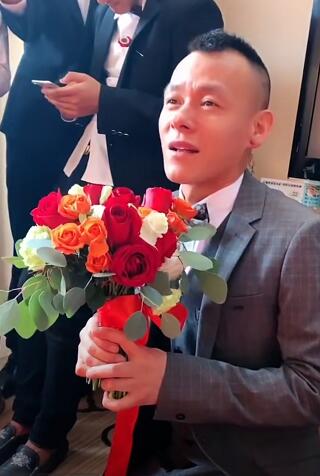 网红传说哥婚礼曝光!劳斯莱斯车队奢华,疑抛妻弃子改娶美女徒弟