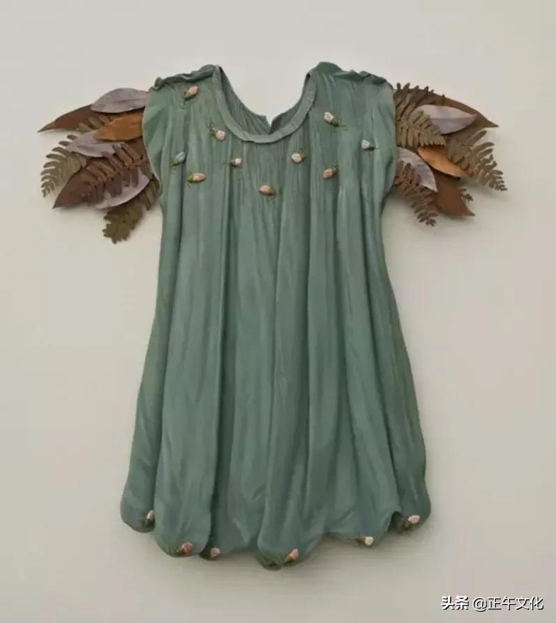 胶合板结构进行精心的雕刻,再用超逼真错视风格的丙烯酸涂料进行染色