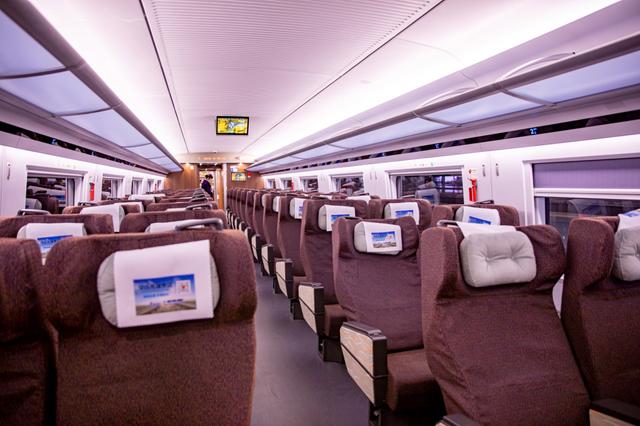 "蓝暖男"车内情况"蓝暖男"是聪明又暖心的"环保达人"每节车厢内设置了