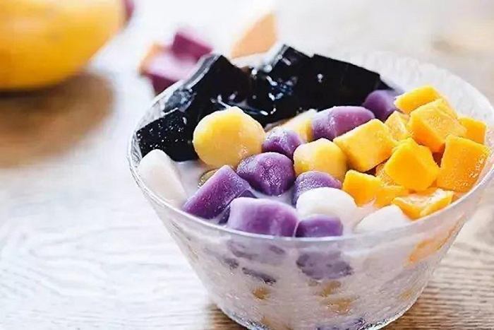 一杯奶茶10种小料加料趋势是不是过头了