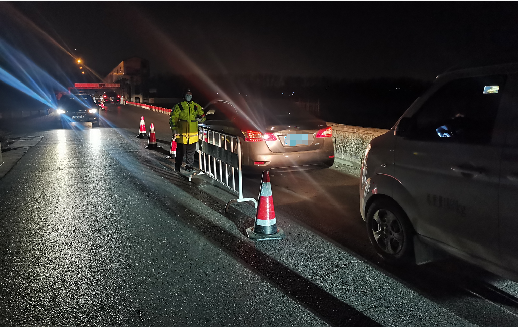 失恋男借酒浇愁后驾车,出门就被警察拦住!