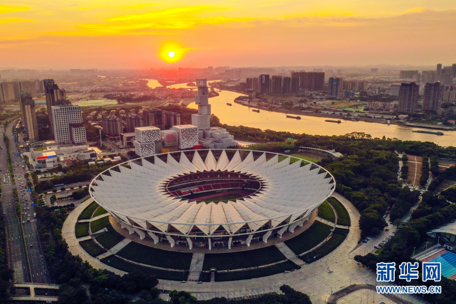 晚霞映"莲花" 分外妖娆