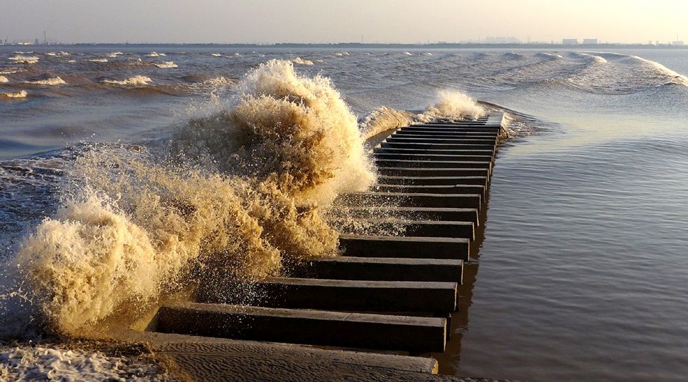 钱塘江冬潮入画来