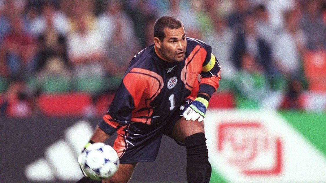 传奇门将宣布竞选总统,曾单场上演帽子戏法|巴拉圭|奇拉维特|门将