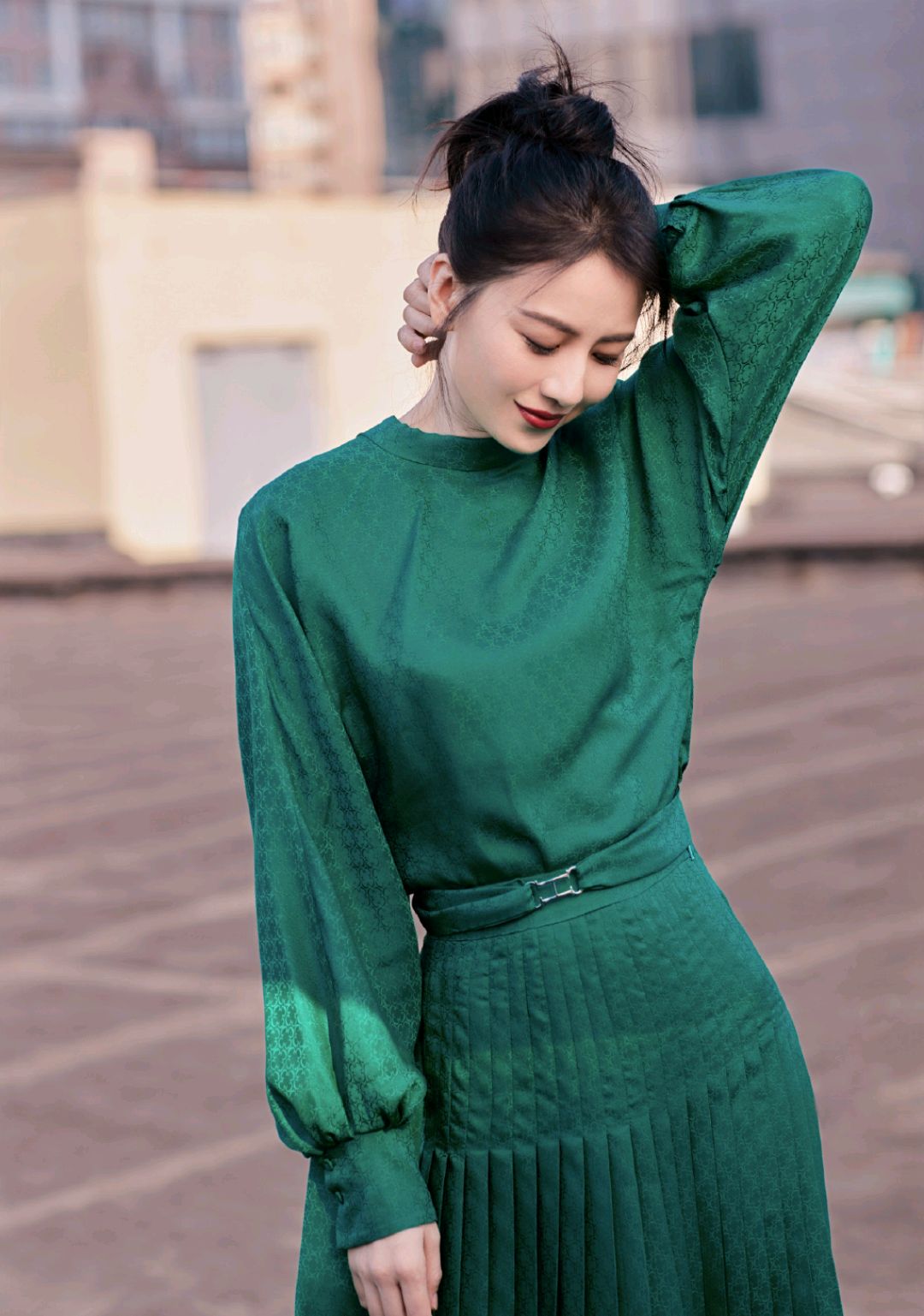 高圆圆不愧是气质女神银色亮片连衣裙精致优雅高级大气有魅力