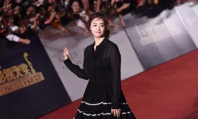 蒋欣原来也这么瘦过,大骨架穿黑连衣裙,也没有穿出“虎背熊腰”休闲区蓝鸢梦想 - Www.slyday.coM