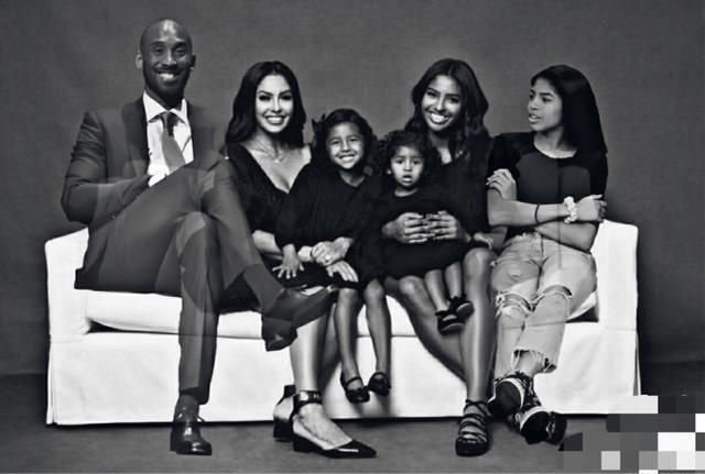 科比遗孀晒全家黑白合照幸福6口之家变4口网友看得想哭