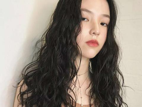 四五十岁女人沙发发质不想做离子烫,适合做什么发型?求发型推荐