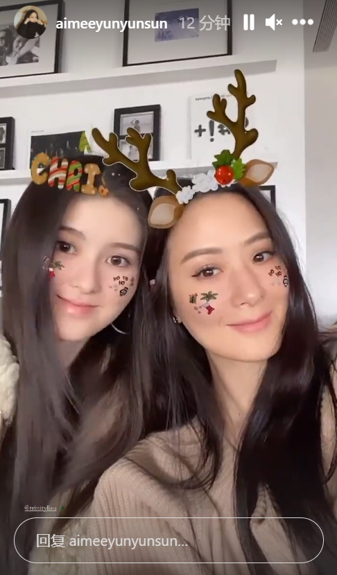 42岁孙芸芸与女儿晒自拍,两母女似姐妹花,冻龄美貌惹人羡妒