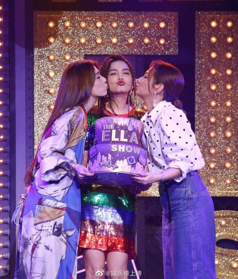 女团天花板she合体啦!晒圣诞照凸显感情