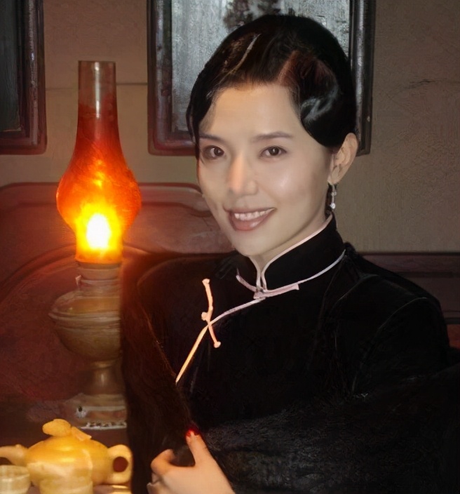 出道20年都没红34岁终于火了李佳璇还是挥泪退出了文娱圈