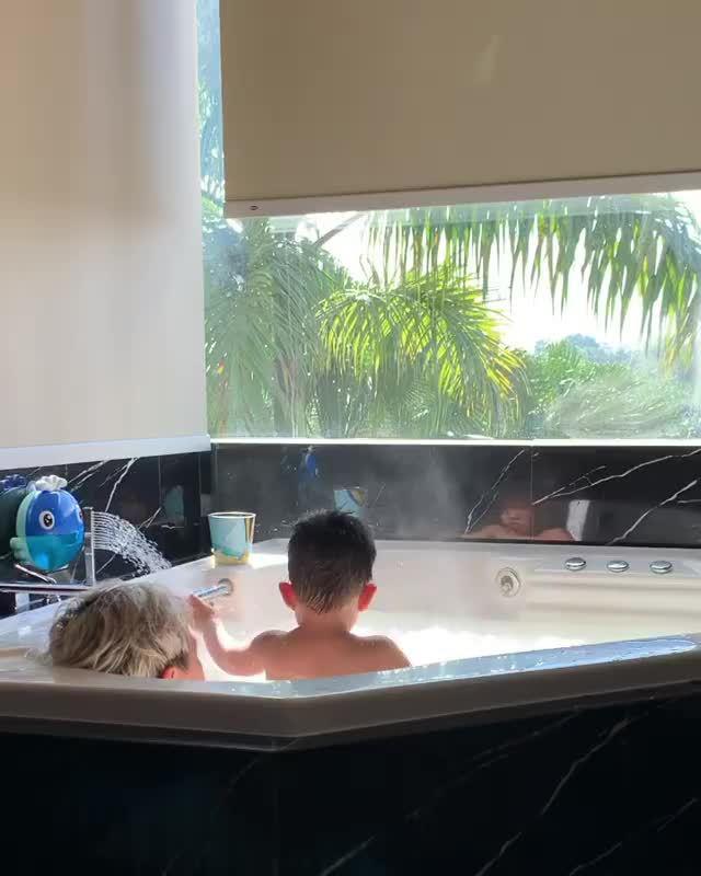 吉迪恩父子洗澡