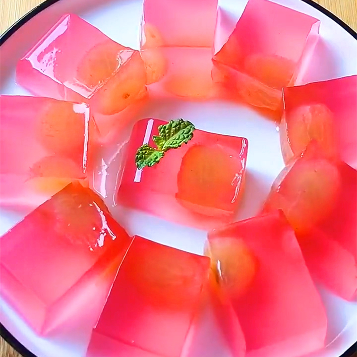 自制爽滑q弹水晶葡萄果冻,软软的超好吃