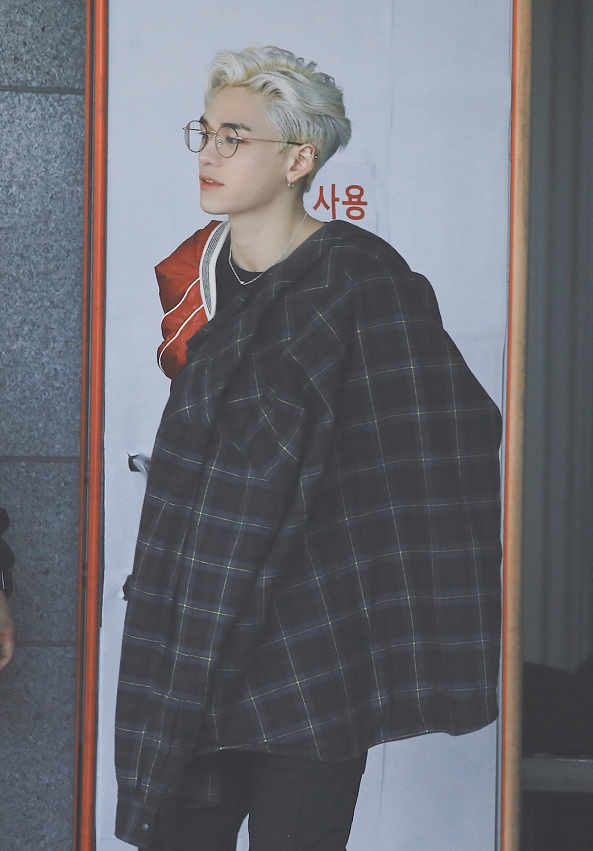 爱豆和口红哪个重要粉丝遇到威神v论随身携带签名笔有多重要