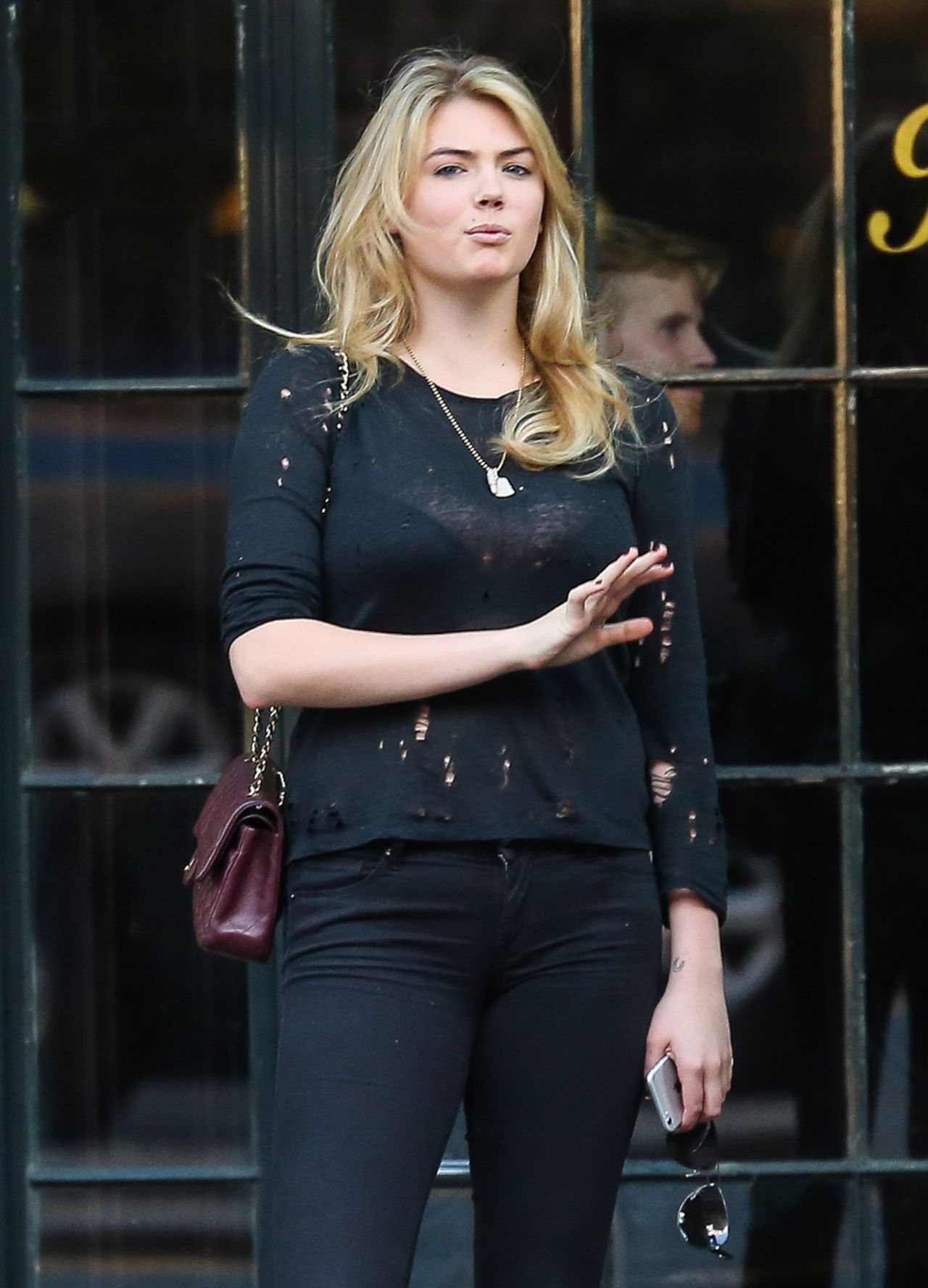 凯特·阿普顿(kate upton)面容姣好,金发碧眼很有女人味,看起来也很有